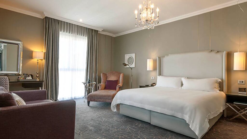 queen victoria hotel premium room interior