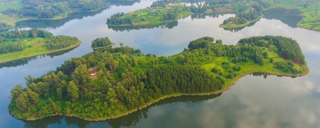 3-day tour of Entebbe or Kampala, Bwindi Impenetrable, and Lake Bunyonyi