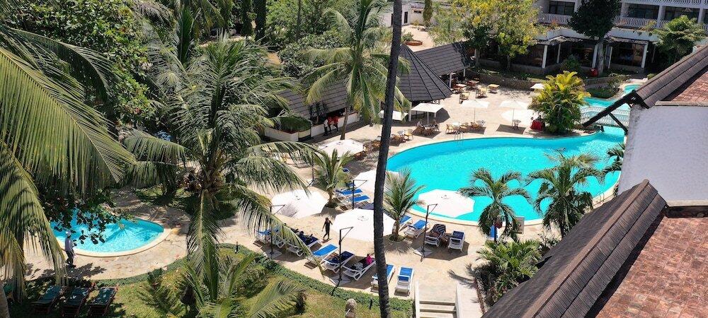 9 days Kenyan safari in Lake Nakuru, Masai Mara, Lake Naivasha and Fly to Mombasa