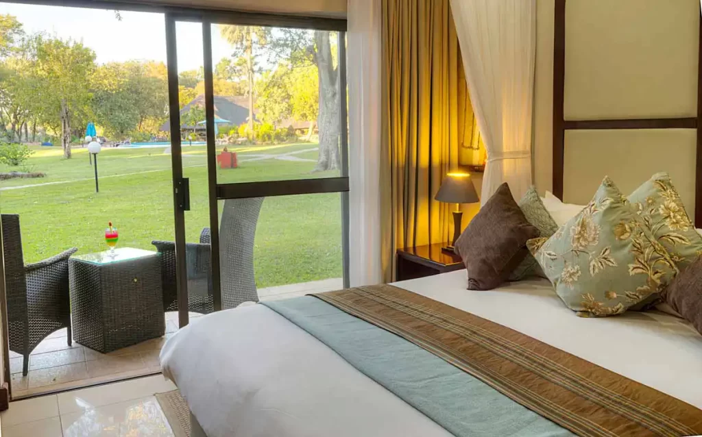 Double roomoverlooking pool