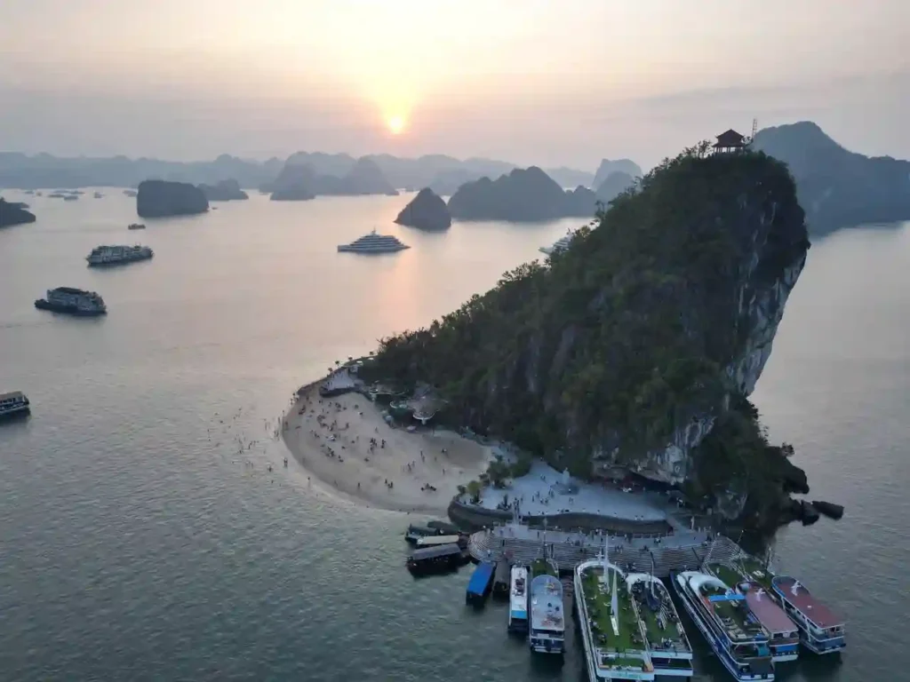 Ha Long Bay limestone islands