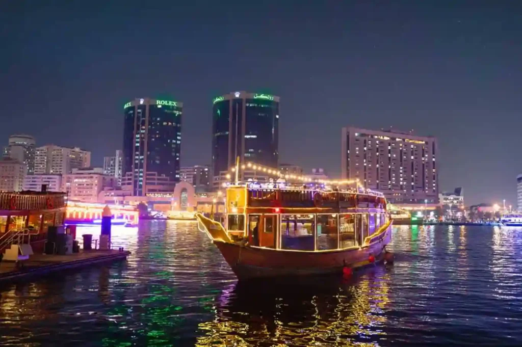 Royal-Dinner-Dhow-Cruise-Dubai-Creek10